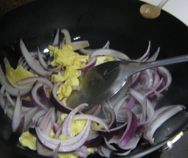 紫皮圆葱炒鸡蛋步骤6