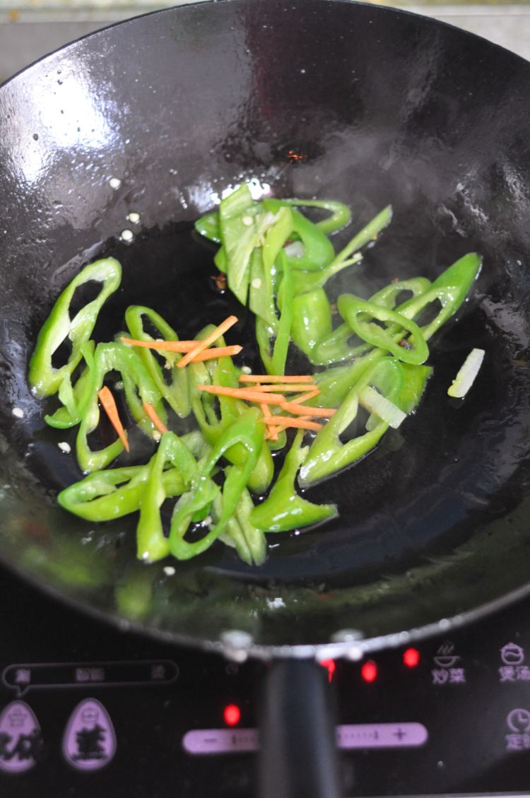 尖椒熘肉片步骤4