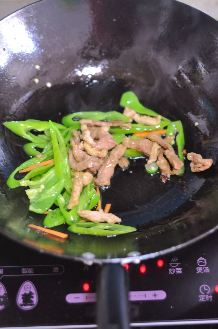 尖椒熘肉片步骤5