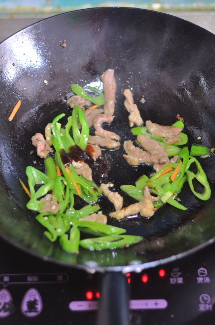 尖椒熘肉片步骤6