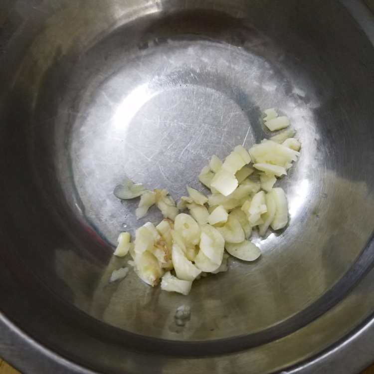 蒜蓉炒油菜心步骤2