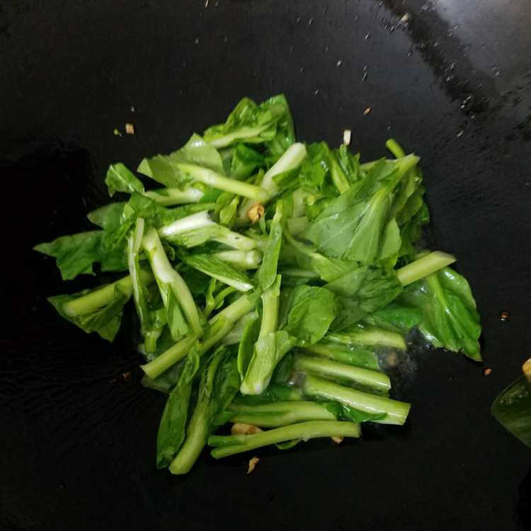 蒜蓉炒油菜心步骤5