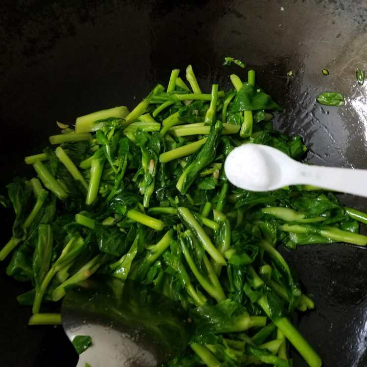 蒜蓉炒油菜心步骤7