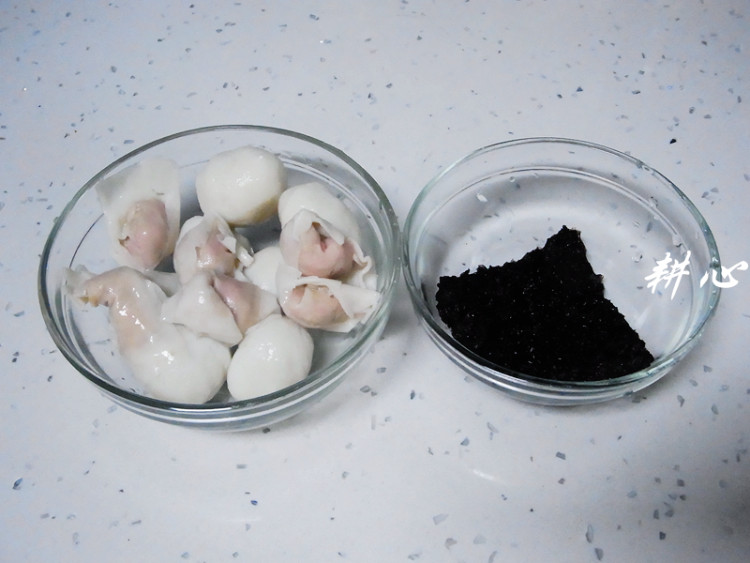 鱼丸鱼饺紫菜汤步骤2