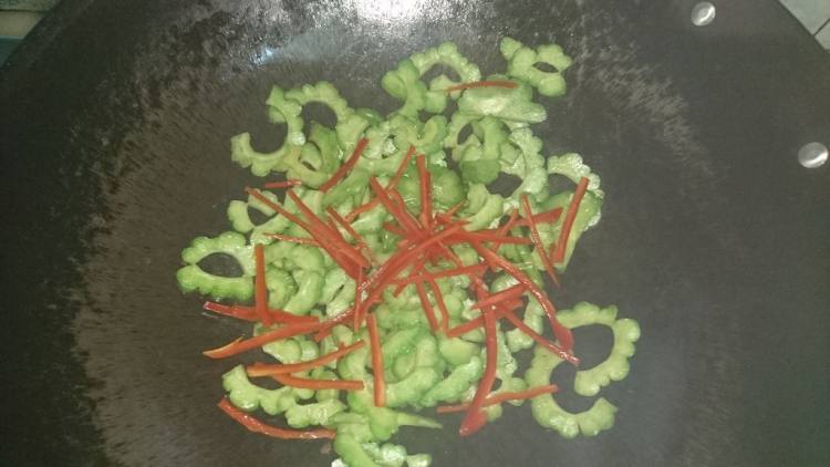 凉瓜炒牛肉步骤8