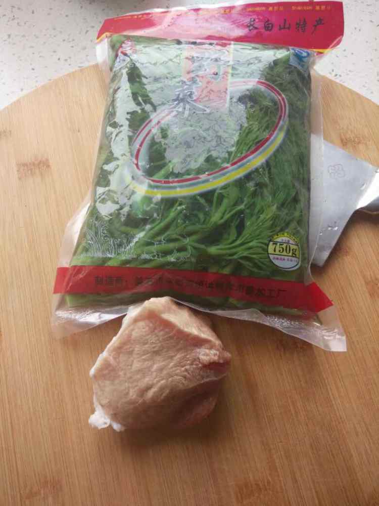 炒刺老芽步骤1