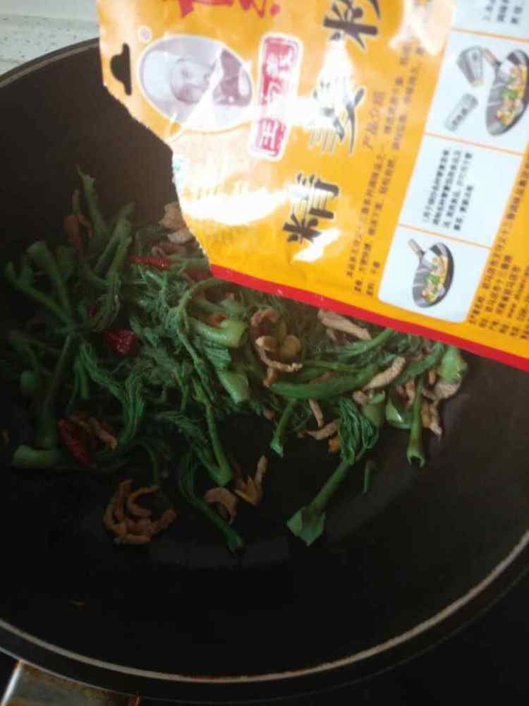 炒刺老芽步骤7