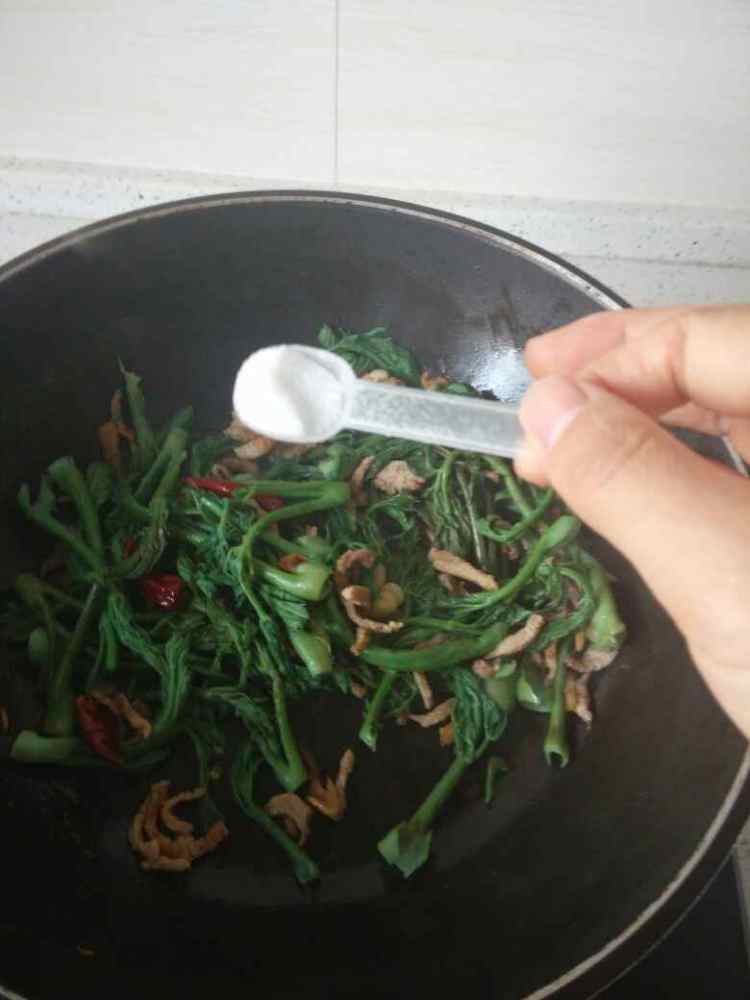 炒刺老芽步骤6
