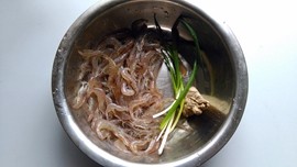 油爆虾步骤1