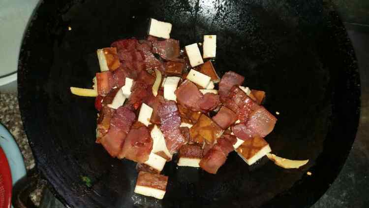 腊肉炒豆干步骤8