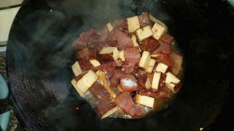 腊肉炒豆干步骤9