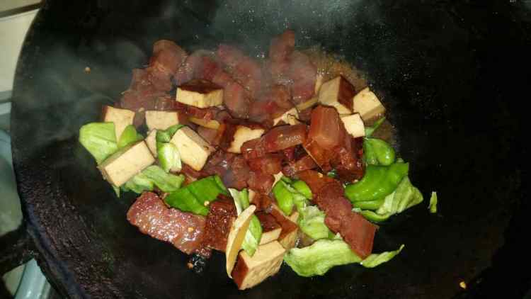 腊肉炒豆干步骤10