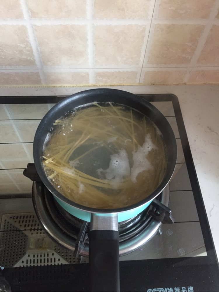 番茄肉末意面步骤1