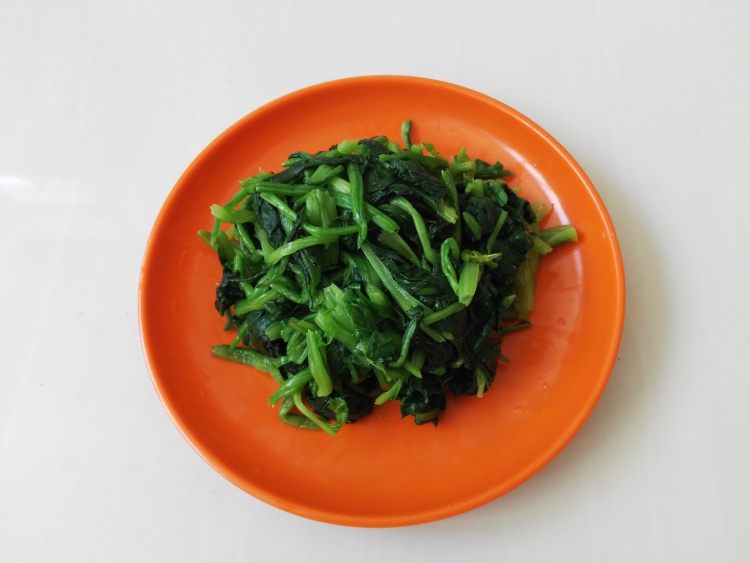 果仁芝麻菠菜步骤5