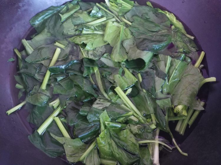 果仁芝麻菠菜步骤3