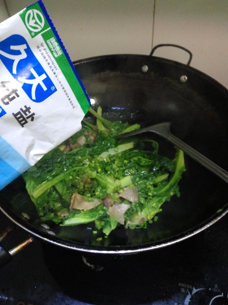 莴笋尖炒肉步骤5