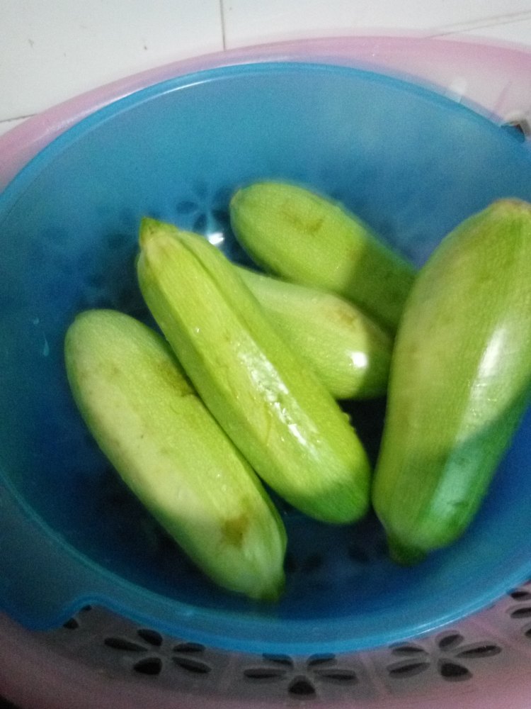 三月瓜炒肉步骤2