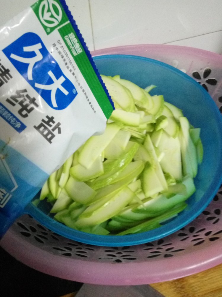 三月瓜炒肉步骤4