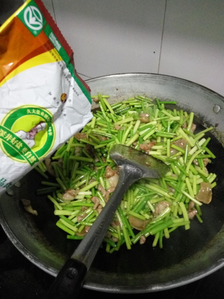 蒜薹肉丝步骤7