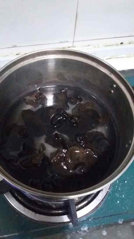 凉拌西兰花木耳步骤4