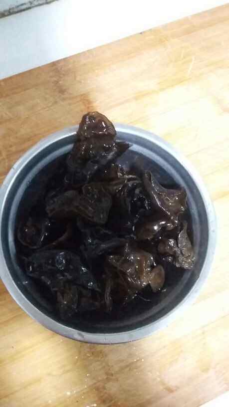 凉拌西兰花木耳步骤3