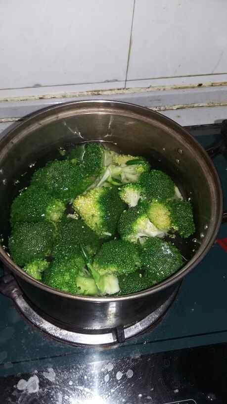 凉拌西兰花木耳步骤6