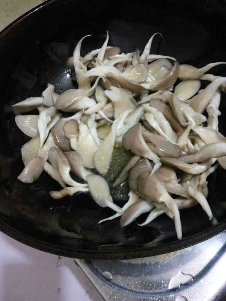 双椒平菇步骤3