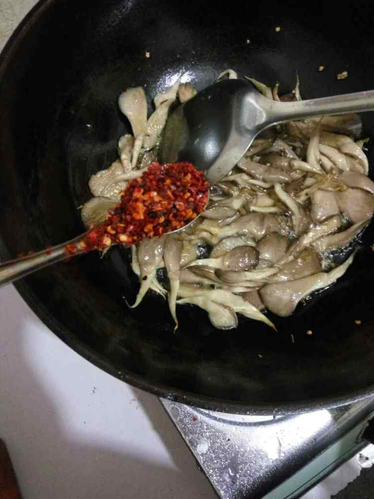 双椒平菇步骤5