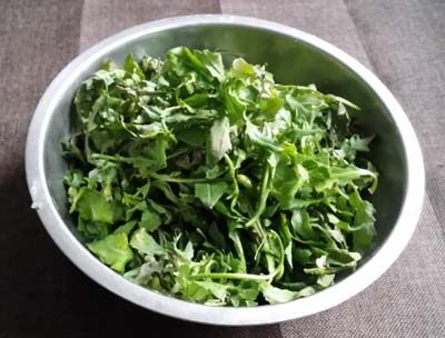 粉蒸荠菜步骤1