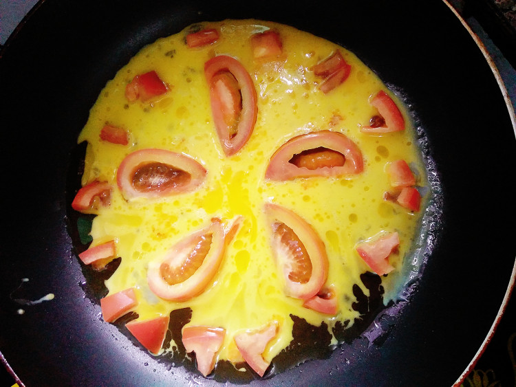 鸡蛋番茄饼快手菜步骤5