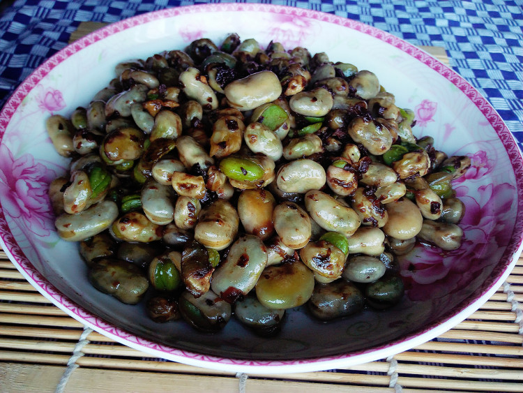 酸菜炒蚕豆步骤8