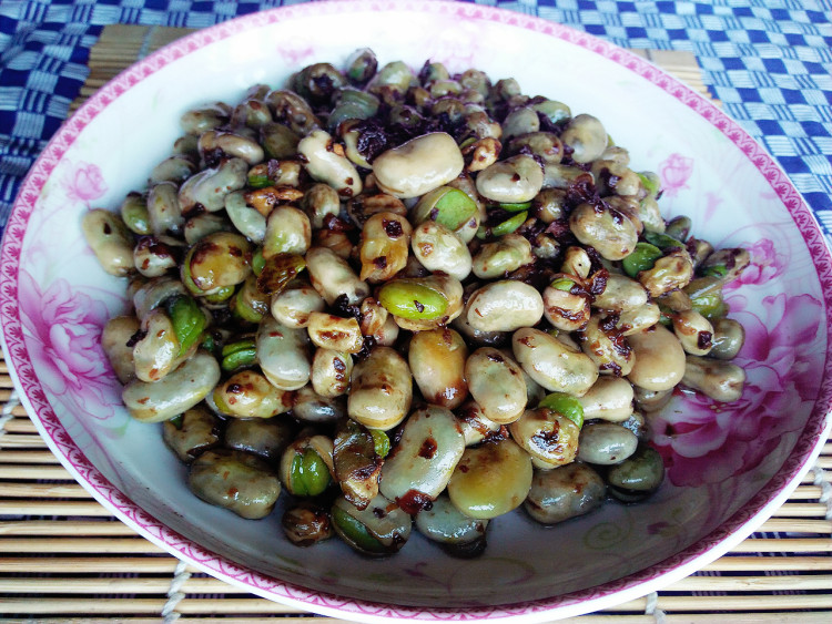 酸菜炒蚕豆步骤7