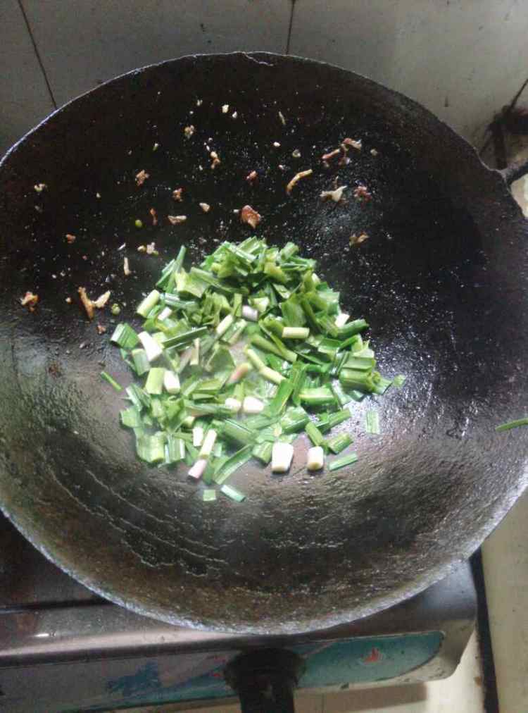 青蒜肉丝步骤2