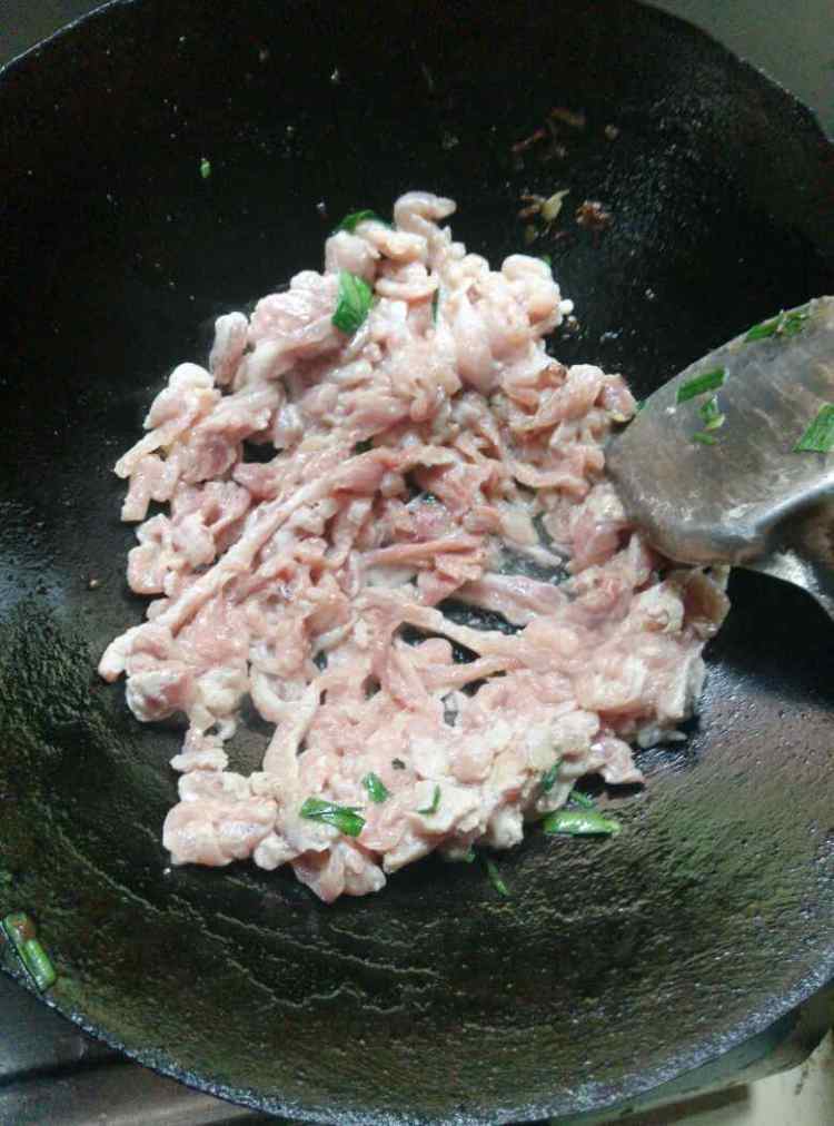 青蒜肉丝步骤3