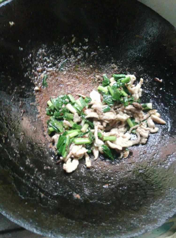 青蒜肉丝步骤5
