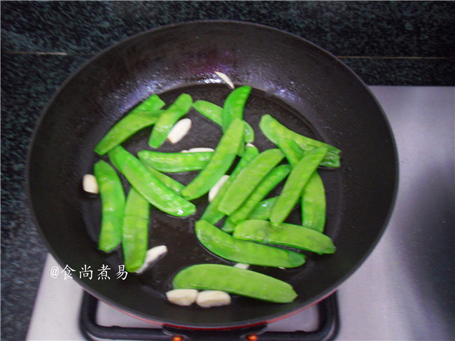 荷兰豆炒猪皮步骤4