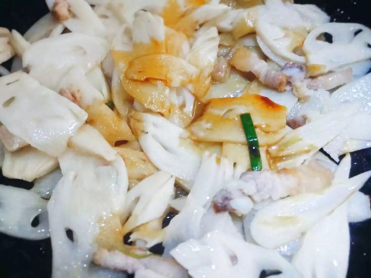 花腩炒莲藕步骤4