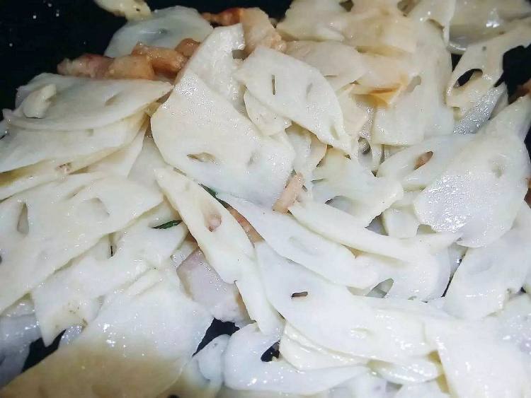 花腩炒莲藕步骤3