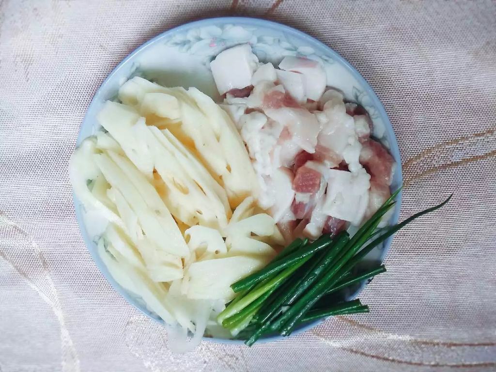 花腩炒莲藕步骤1
