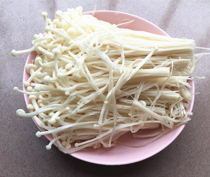 金针菇炝拌黑木耳步骤5