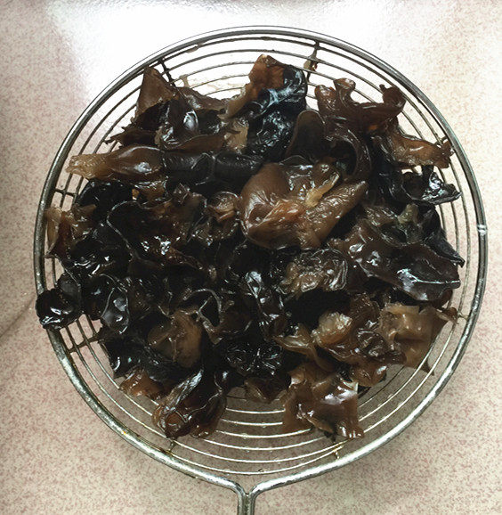 金针菇炝拌黑木耳步骤10