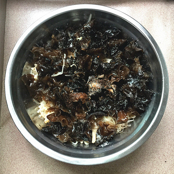 金针菇炝拌黑木耳步骤11