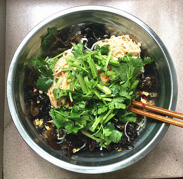 金针菇炝拌黑木耳步骤14