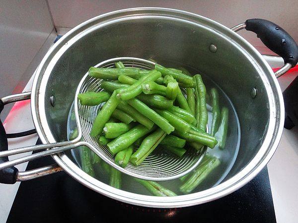 回锅豆角步骤3