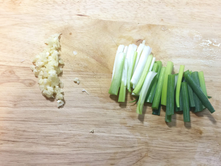 韩式泡菜炒面步骤5
