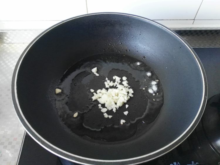 青菜苔炒香肠步骤3