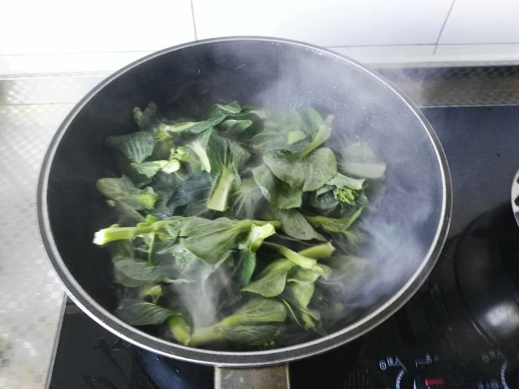 青菜苔炒香肠步骤4