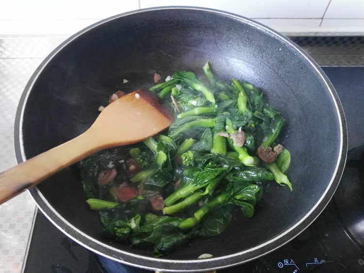 青菜苔炒香肠步骤7