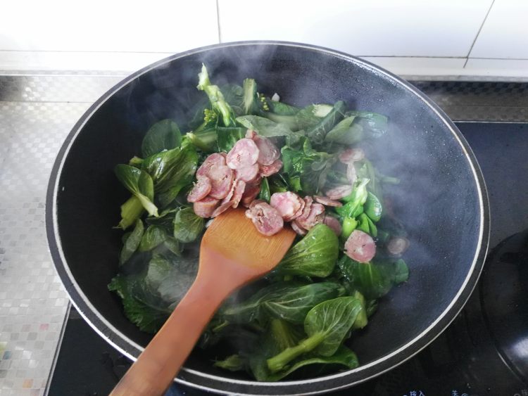 青菜苔炒香肠步骤5