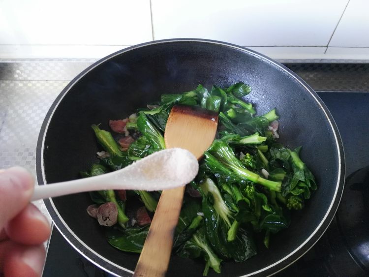 青菜苔炒香肠步骤6